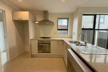 8 Hirimate Place, Flat Bush