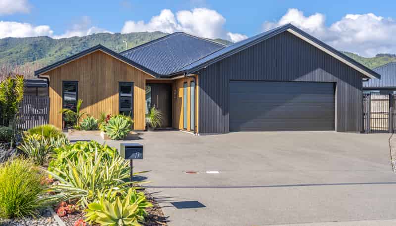 17 Kaiwaru Place, Waikanae