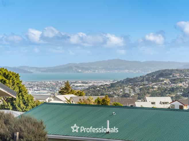 25b Outram Grove, Kelson