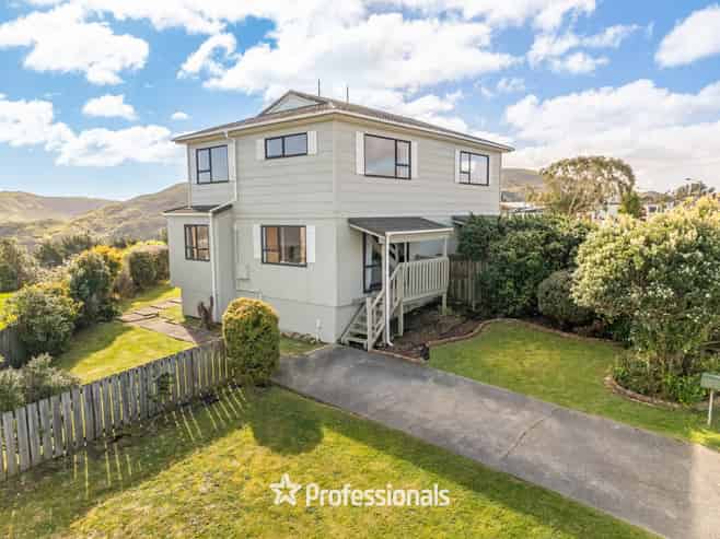 25b Outram Grove, Kelson