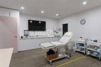 RARE HIGH-QUALITY TURNKEY CLINIC OPPORTUNITY