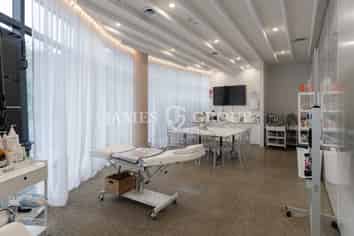 RARE HIGH-QUALITY TURNKEY CLINIC OPPORTUNITY