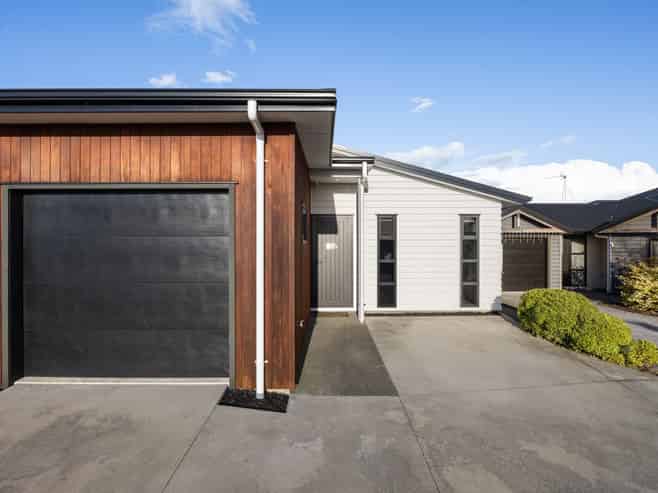 43C Heathfield Avenue, Huntington