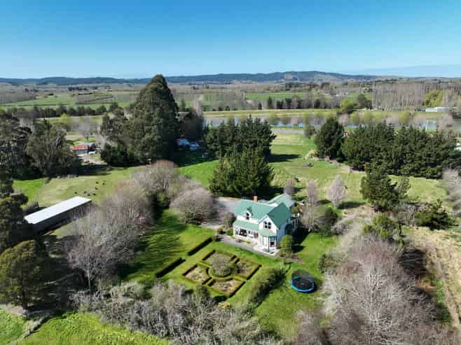 74 Riverbank Road, Inch Clutha