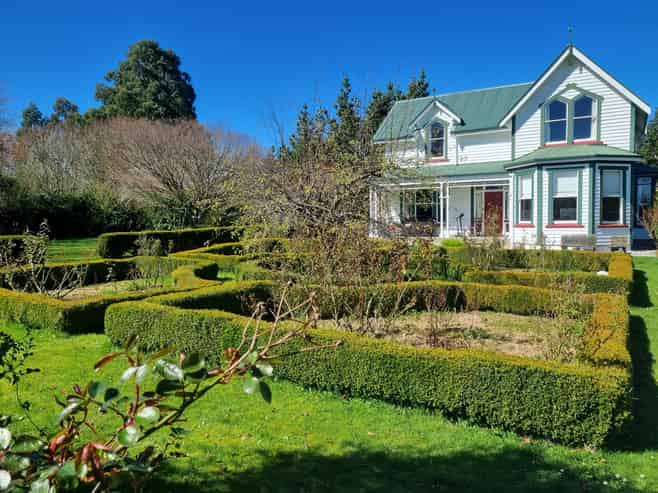 74 Riverbank Road, Inch Clutha