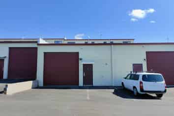 TIDY WAREHOUSE FOR LEASE
