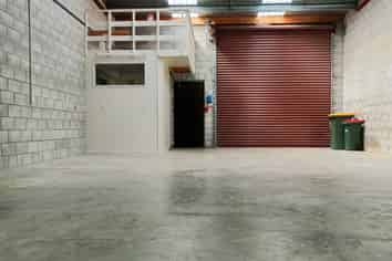 TIDY WAREHOUSE FOR LEASE
