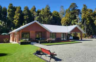 8 Hurren Place West, Kumara Junction