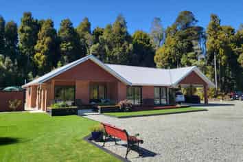 8 Hurren Place West, Kumara Junction