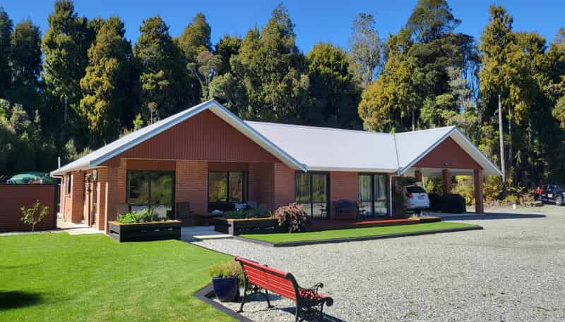 8 Hurren Place West, Kumara Junction