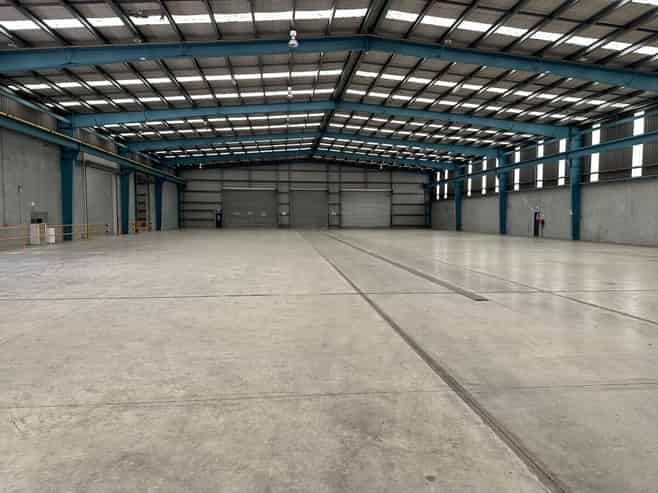 Available NOW - substantial Mount warehouse facility
