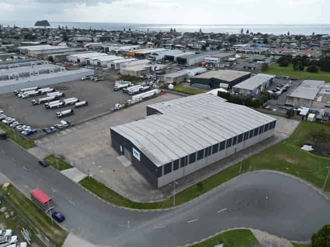 Available NOW - substantial Mount warehouse facility