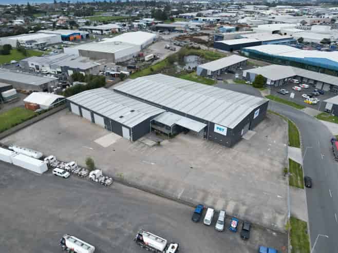 Available NOW - substantial Mount warehouse facility