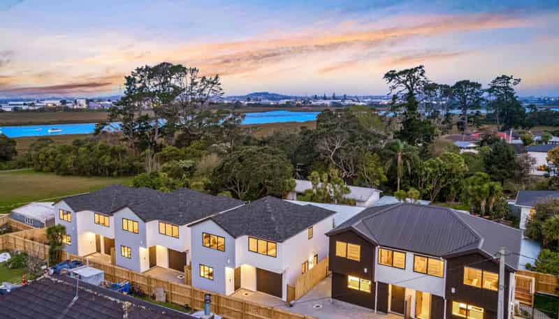 8 Ayrton Street, Te Atatu South