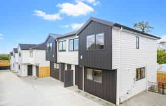 8 Ayrton Street, Te Atatu South