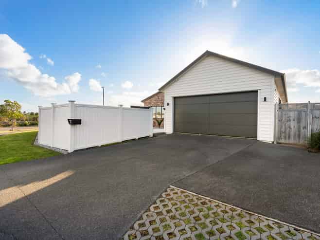 47 Angiangi Crescent, Beachlands