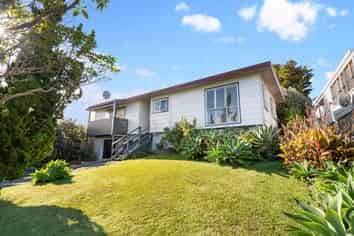 7A  The Crescent, Tindalls Beach