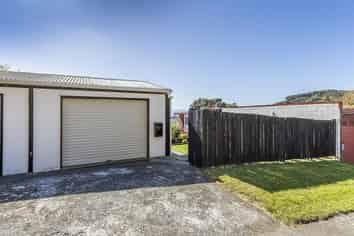 2/10 Downing Street, Crofton Downs
