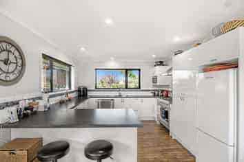 21 Collins Drive, Waikuku Beach