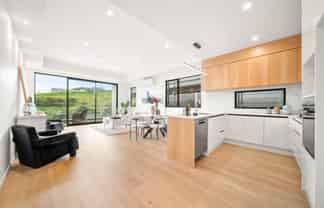 10 Tikati Rise, Long Bay