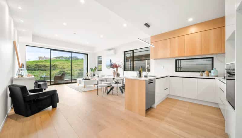 10 Tikati Rise, Long Bay