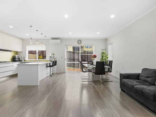 51 Mt Lebanon Crescent, The Gardens