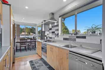 15 Bowie Drive, Woodend
