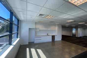Light-filled Modern Office in Constellation