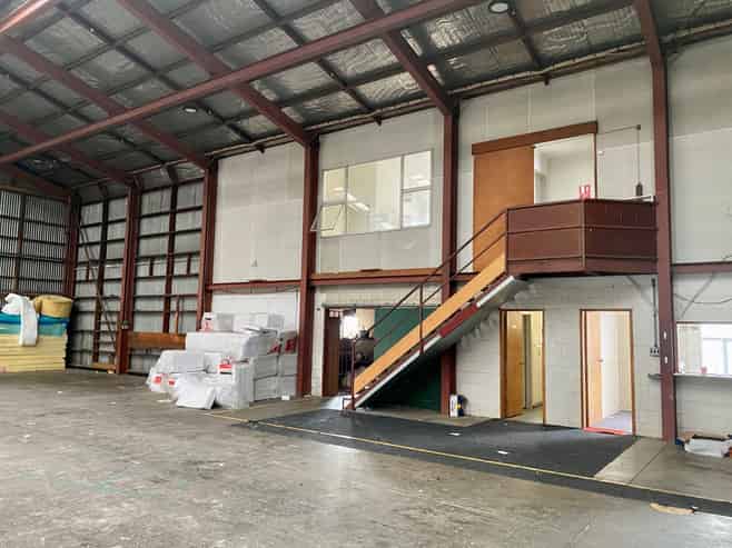 Industrial warehouse on Stoneycroft