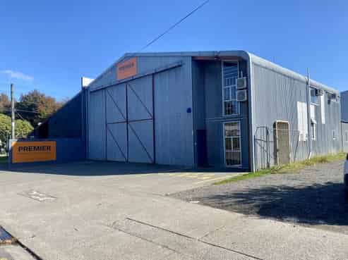 Industrial warehouse on Stoneycroft