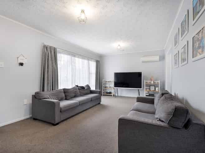 17 Mountbatten Grove, Clouston Park