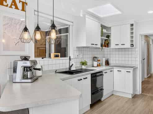 7 Tyrian Close, Half Moon Bay