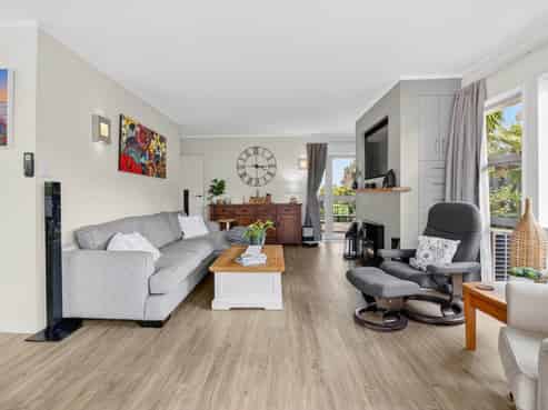 7 Tyrian Close, Half Moon Bay