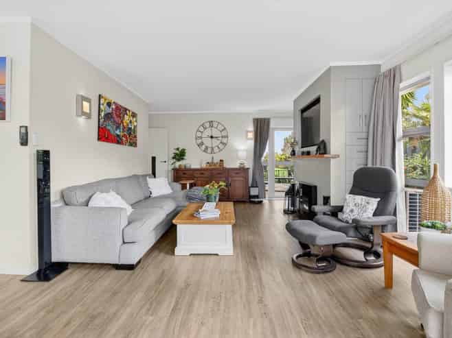 7 Tyrian Close, Half Moon Bay