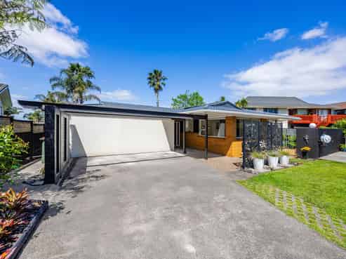 7 Tyrian Close, Half Moon Bay