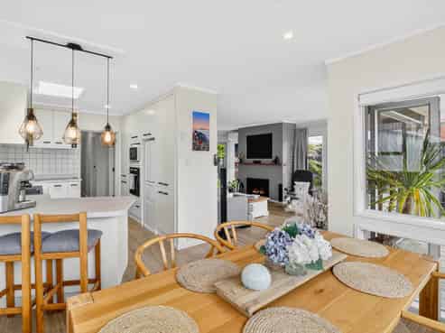 7 Tyrian Close, Half Moon Bay