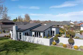 15 Coniston Drive, Allenton