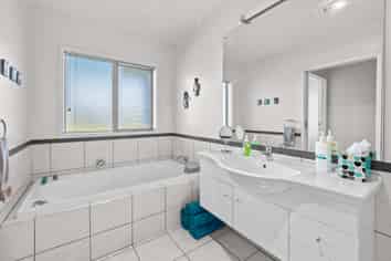 15 Coniston Drive, Allenton