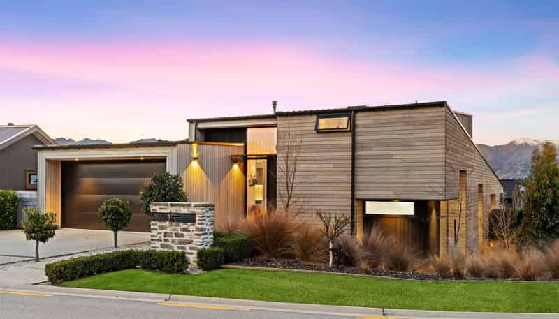 2 Bargour Street, Wanaka