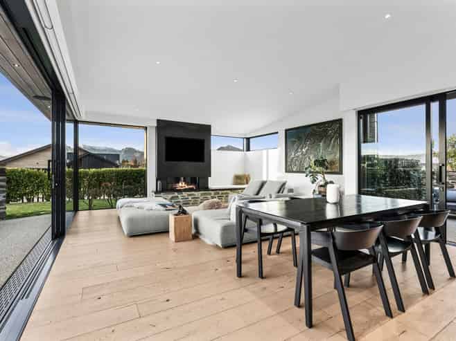 2 Bargour Street, Wanaka