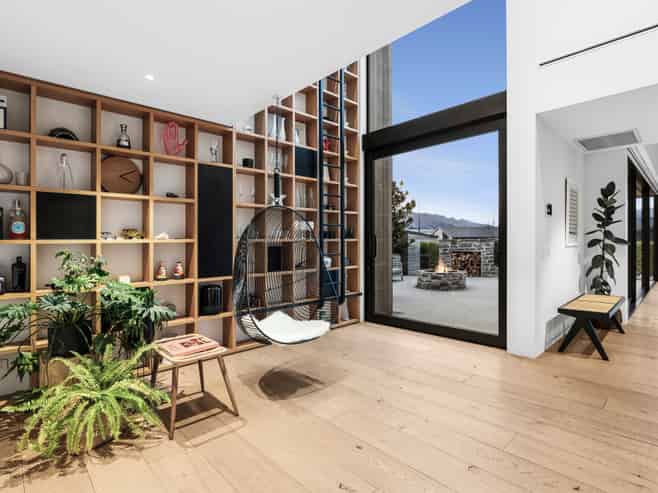 2 Bargour Street, Wanaka