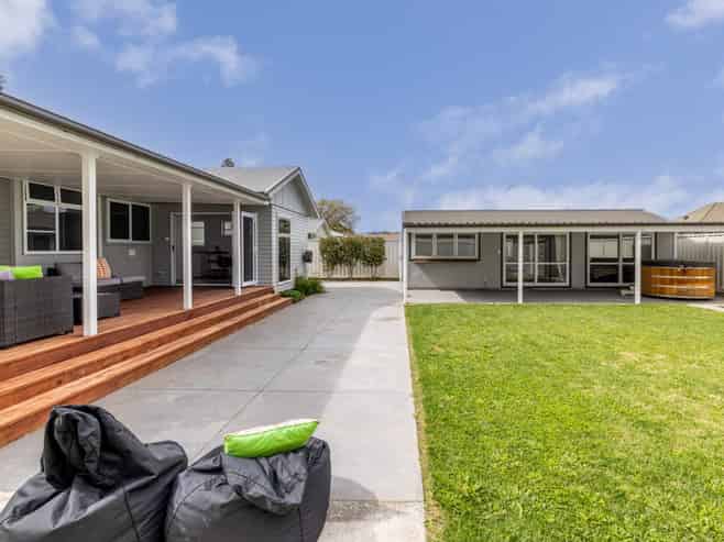 39 Lipscombe Crescent, Havelock North