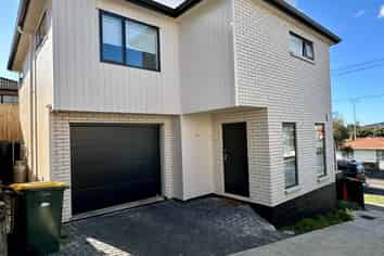 24 Whittle Place, New Windsor