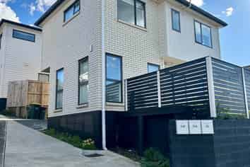 24 Whittle Place, New Windsor