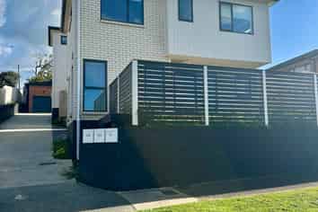 24 Whittle Place, New Windsor