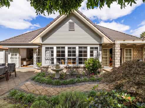 12 Santa Cruz Drive, Papamoa Beach