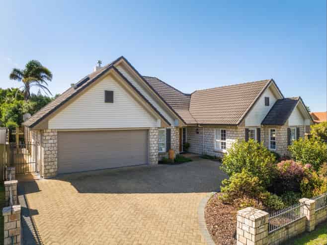12 Santa Cruz Drive, Papamoa Beach