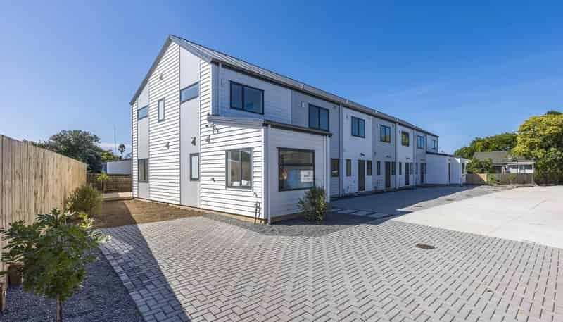 6/8 Blanes Road, Weymouth