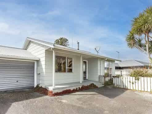 86B Henley Street, Westport