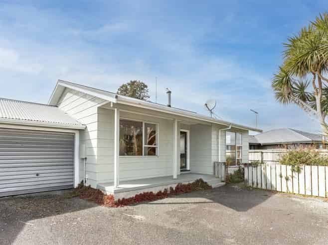 86B Henley Street, Westport